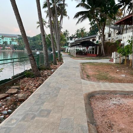 Jaladarshini Lakeside Gardens Bed & Breakfast Kollam Dış mekan fotoğraf