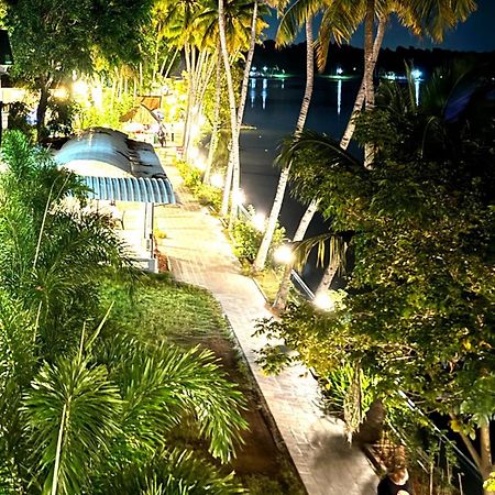 Jaladarshini Lakeside Gardens Bed & Breakfast Kollam Dış mekan fotoğraf