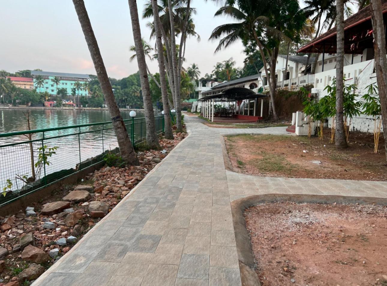 Jaladarshini Lakeside Gardens Bed & Breakfast Kollam Dış mekan fotoğraf