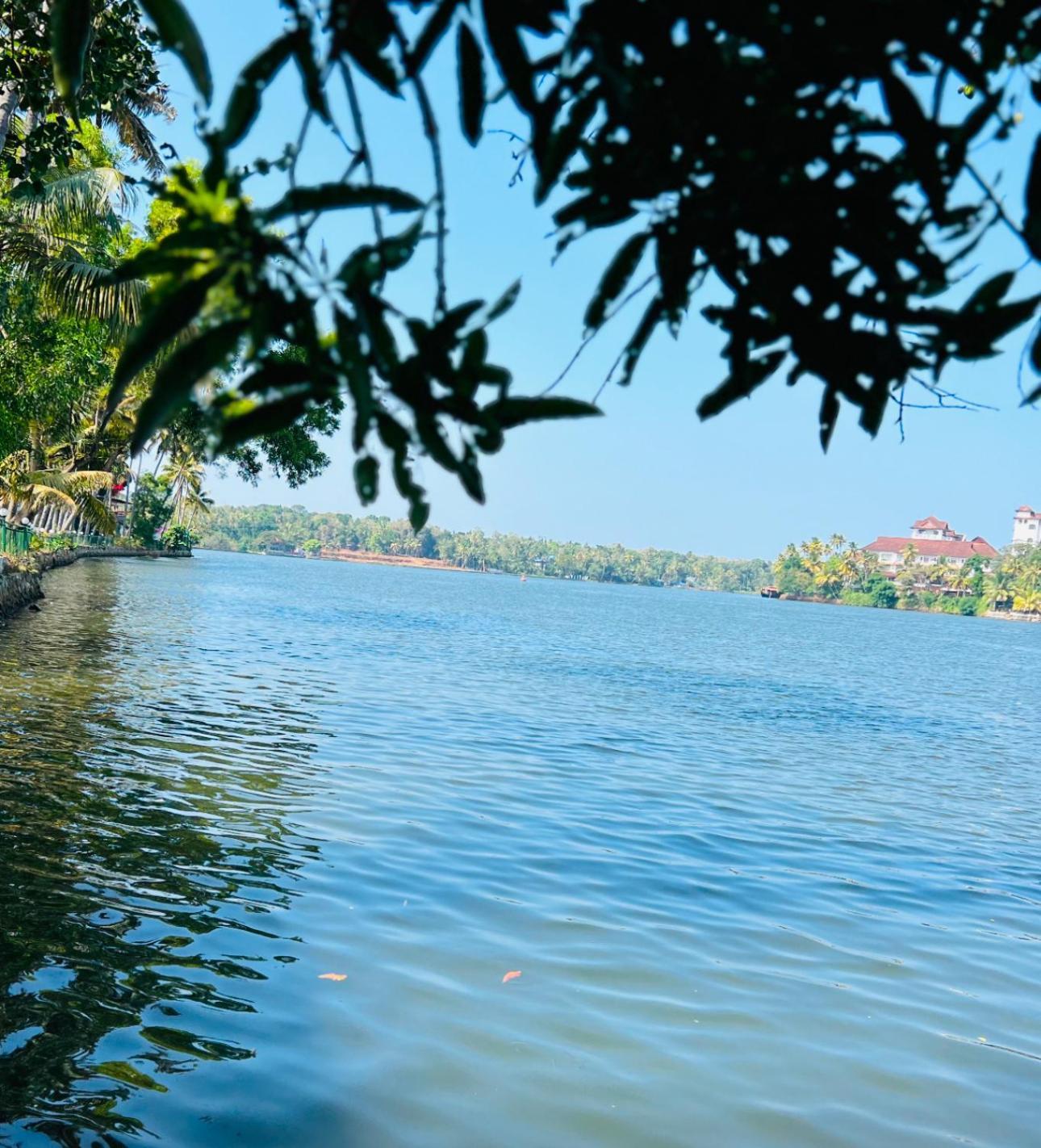 Jaladarshini Lakeside Gardens Bed & Breakfast Kollam Dış mekan fotoğraf
