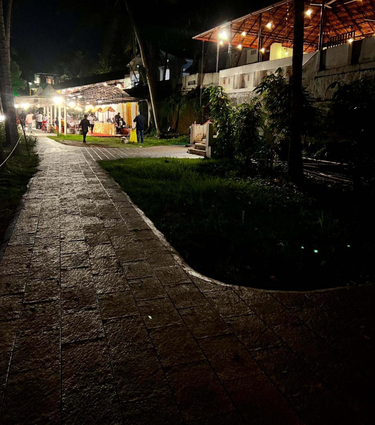 Jaladarshini Lakeside Gardens Bed & Breakfast Kollam Dış mekan fotoğraf